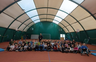 Policjanci spotkali sięz dziećmi w ramach akcji Bezpieczne Ferie 2023