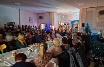 Święto Babci i Dziadka w Łupicach przedstawienie i jasełka dla seniorów FOTO