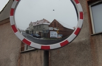 Ktostrzelałdo figury Jezusa i luster drogowych