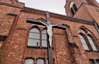 30-latek strzelałdo figury Jezusa.