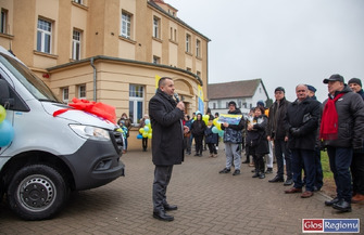 Uczniowie z SOSW będą jeździćmercedesem VIDEO