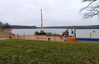 Na plażęw Lginiu wjechał ciężki sprzęt budowlany FOTO