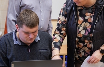 Uczniowie otrzymali m.in. laptopy - Fundusz Pomocy Ukrainie FOTO