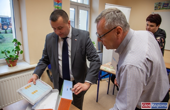 Uczniowie otrzymali m.in. laptopy - Fundusz Pomocy Ukrainie FOTO