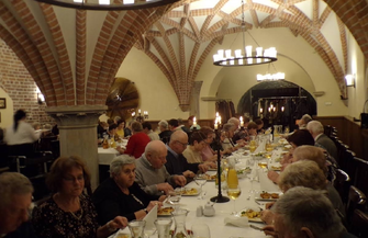 Seniorzy ze Szlichtyngowej w teatrze FOTO