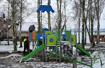 Przy sławskiej plaży powstaje nowy plac zabaw FOTO
