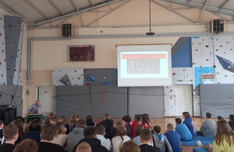 Energetyki i e-papierosy to plaga wśród młodzieży