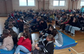 Energetyki i e-papierosy to plaga wśród młodzieży