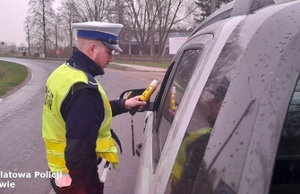 Policjanci chwycili za alkomaty