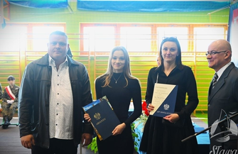 ZSP Sława Oficjalne pożegnano maturzystów i przekazano nowy sztandar