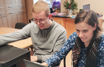 Rehabilitacja 25 Plus Absolwenci SOSW zdobywająumięjętności komputerowe