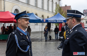 Policjant i druh Wojciech Brzechwa uratował życie mężczyzny na parkingu w Sławie