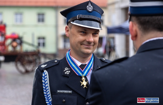 Policjant i druh Wojciech Brzechwa uratował życie mężczyzny na parkingu w Sławie