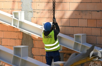 Burmistrz Sławy oceniał postępy budowy nowej sali widowiskowo-teatralno-kinowej