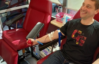 Pod wschowskąkomendą policji stanąłkrwiobus FOTO