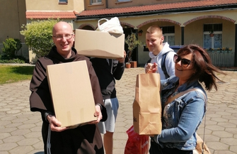 Bezdomny nie jest obcy Hufiec Pracy z I Zespołem Szkół pomagają potrzebującym