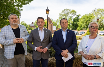 Konferencja PiS we Wschowie Nowe programy społeczne i odpowiedź na krytykę PO