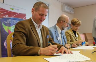 Umowy podpisane Parafie i samorządy otrzymały wsparcie finansowe FOTO