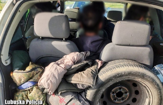 Wschowa. Policja zatrzymała nielegalnych imigrantów FOTO