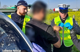 Wschowa. Policja zatrzymała nielegalnych imigrantów FOTO