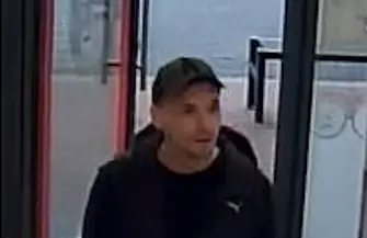 Wschowa Ten mężczyzna jest poszukiwany przez policję. Wyszedłz drogerii bez płacenia