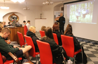 W Bibliotece odkrywali tajniki dzikiej przyrody Spotkanie z Piotrem Dziełakowskim