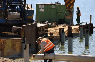Lgiń. Prace przy zespole pomostów wznowione FOTO