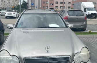 Wschowa. Z publicznego parkingu robią giełdę samochodową