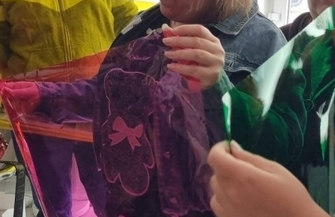 Program Rehabilitacja 25 plus. Absolwenci SOSW biorą udział w zajęciach fotograficznych