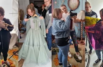 Program Rehabilitacja 25 plus. Absolwenci SOSW biorą udział w zajęciach fotograficznych