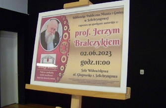 Szlichtyngowa. Jerzy Bralczyk odwiedził BibliotekęPubliczną FOTO