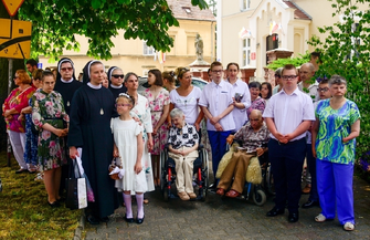 Boże Ciało Wschowa 2023. Setki wiernych przeszło ulicami w procesji FOTO