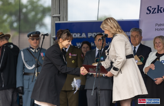 Uroczyste nadanie sztandaru i imienia Wojska Polskiego dla Szkoły Podstawowej w Jędrzychowicach