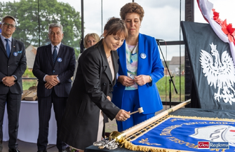 Uroczyste nadanie sztandaru i imienia Wojska Polskiego dla Szkoły Podstawowej w Jędrzychowicach