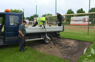 Sława. Poprawiająstan murawy na stadionie FOTO