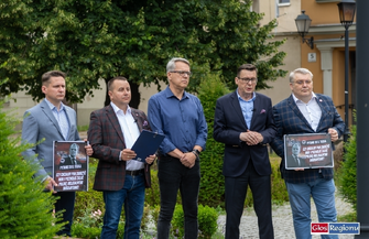 PiS do Tuska Czy chciałby pan zburzyc mur i pozwolic...