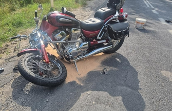 DW nr 318 zablokowana Zderzenie motocykla z pojazdem osobowym w Tarnowie Jeziernym FOTO