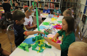 Wakacyjne wtorki w Bibliotece Edukacja ekologiczna na pierwszym planie FOTO