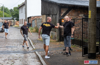 Miłośnicy Retro Rynku w akcji Zrobili niespodziankę Tivisowi FOTO