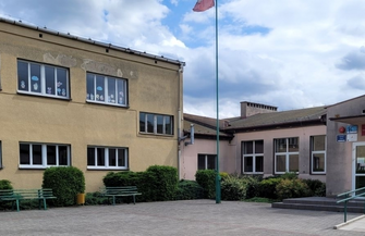 Nowe okna w Szkole Podstawowej im. Jana Pawła II w Szlichtyngowie FOTO