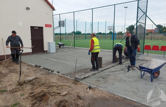 Nowa kostka przy szkole w Łupicach FOTO