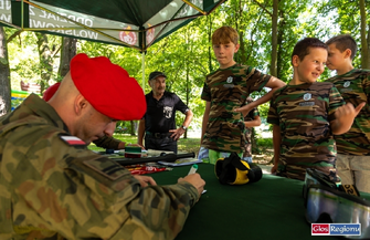 Wojskowi opanowali Park Górczyński. Piknik wojskowy w Szlichtyngowej FOTO