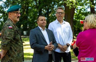 Wojskowi opanowali Park Górczyński. Piknik wojskowy w Szlichtyngowej FOTO