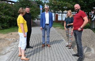 Nowy chodnik dla uczniów Szkoły Podstawowej w Sławie FOTO