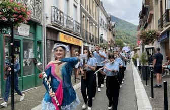Orkiestra Maestoso i Mażoretki z Leszna we Francji FOTO
