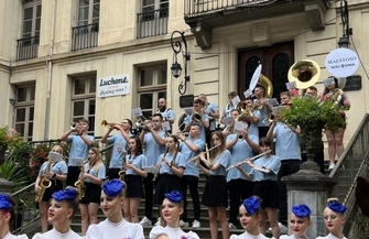 Orkiestra Maestoso i Mażoretki z Leszna we Francji FOTO