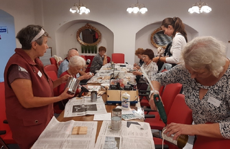 Warsztaty Z niczego coś pięknego w Bibliotece Publicznej we Wschowie