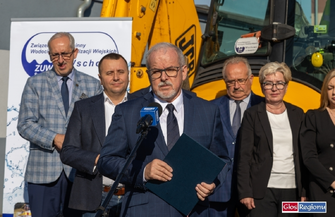 Konferencja prasowa pod siedzibą ZUW Wschowa ws. dofinansowania z Polskiego Ładu