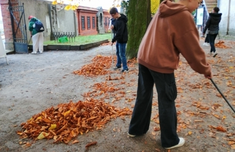 Lapidarium we Wschowie uprzątnięte. Do pracy wzięli sięwolontariusze