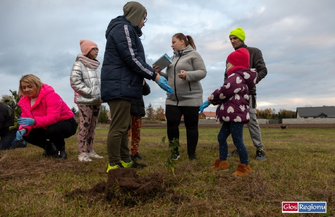 Sadzimy żyjemy uczniowie SOSW tworzą eko ślad na lata VIDEO